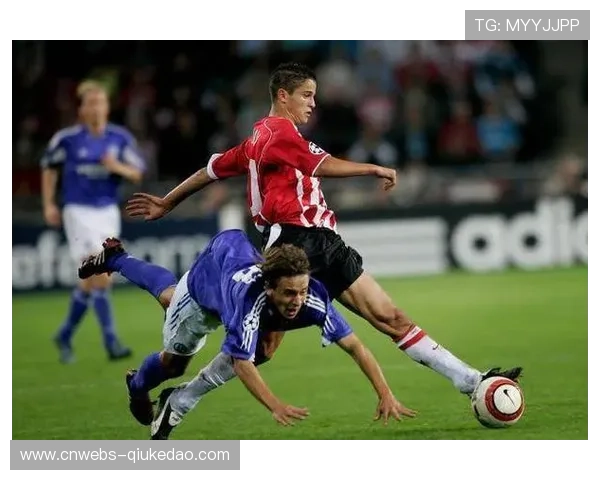 埃因霍温主场六比二逆转那不勒斯惊险大战展现强大进攻火力 埃因霍温主场六比二逆转那不勒斯惊险大战展现强大进攻火力